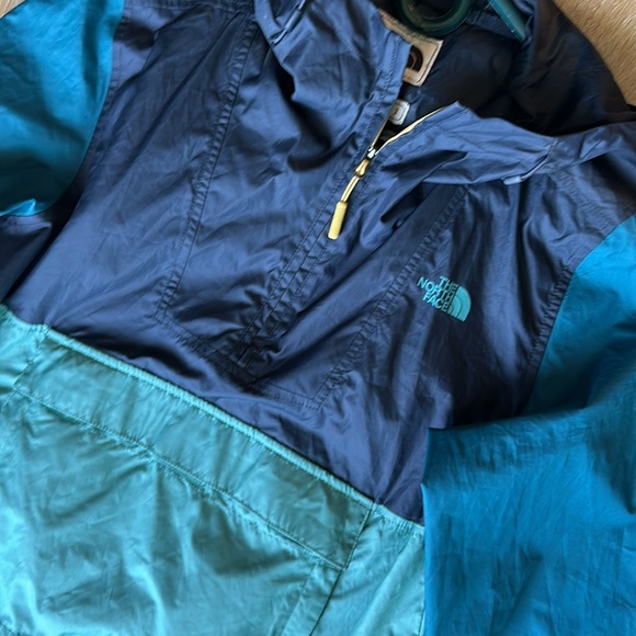 North face rain jacket - Picture 2 of 5
